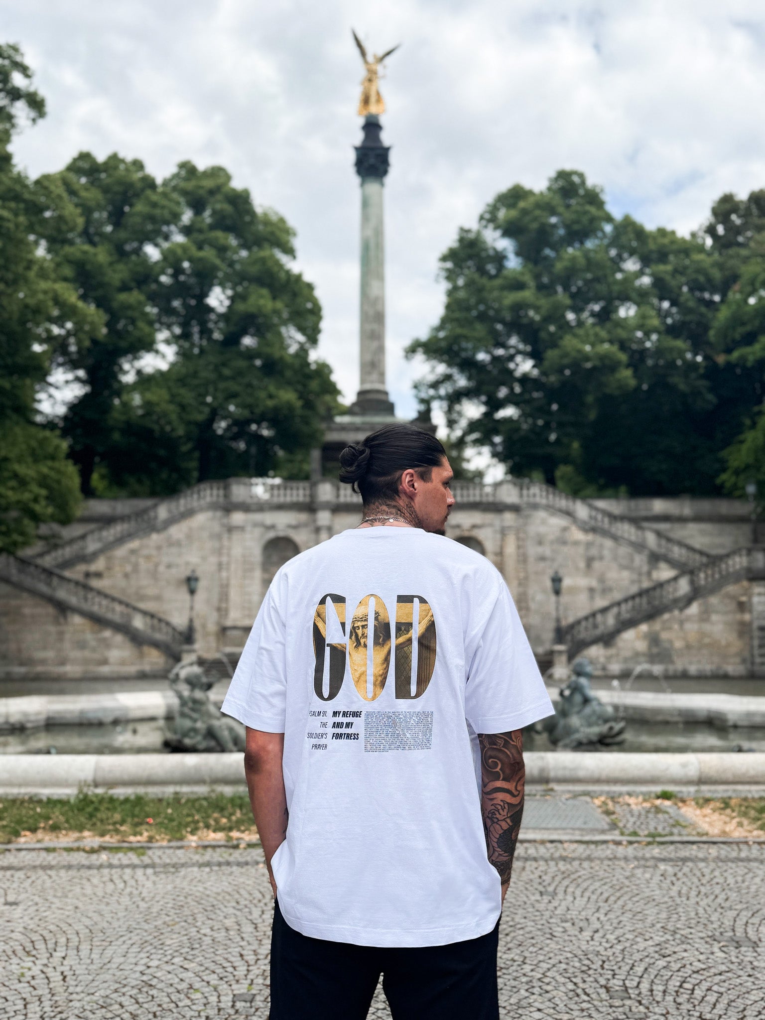 T-shirt "God my Refuge"