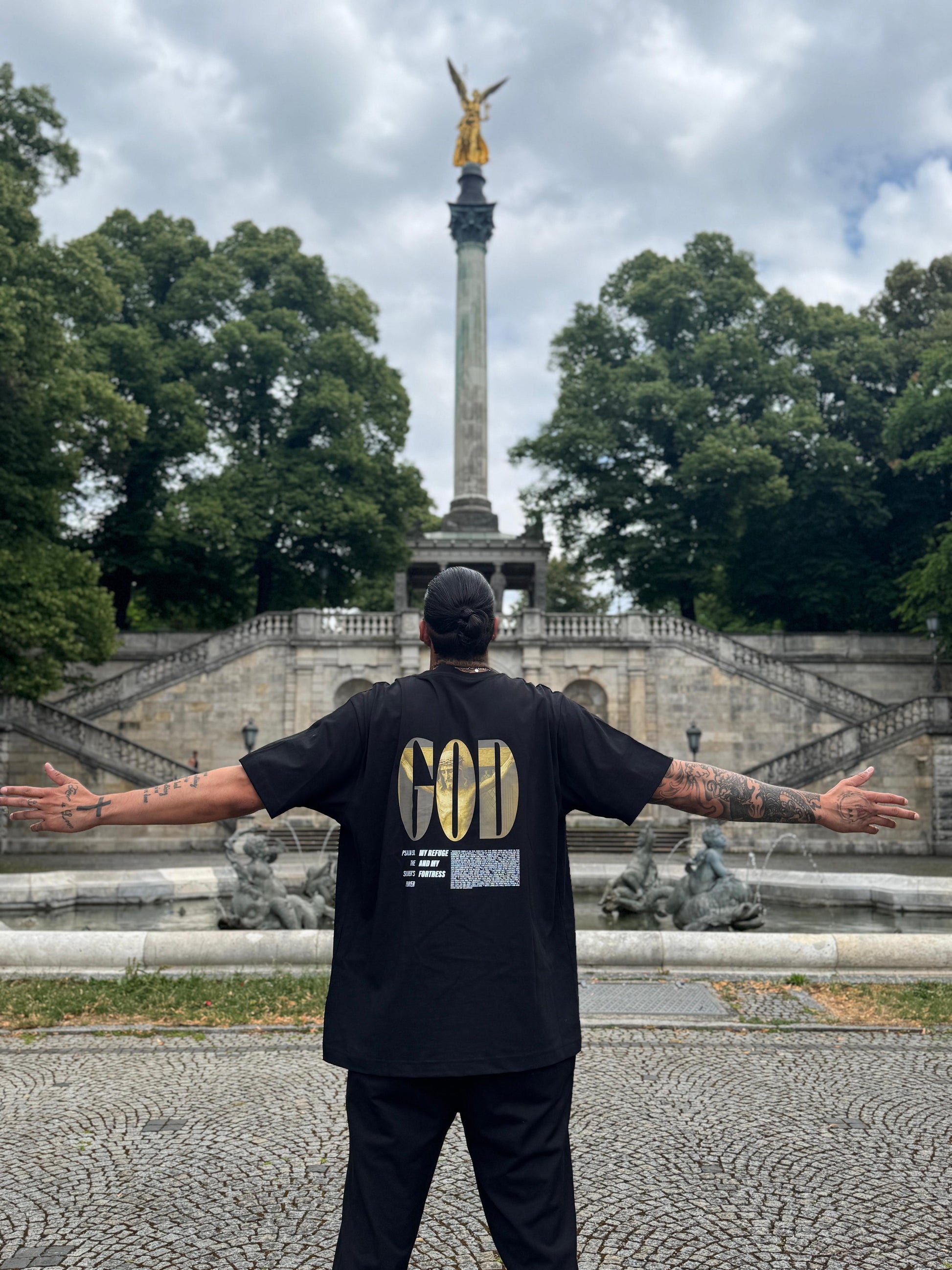 T-shirt "God my Refuge"